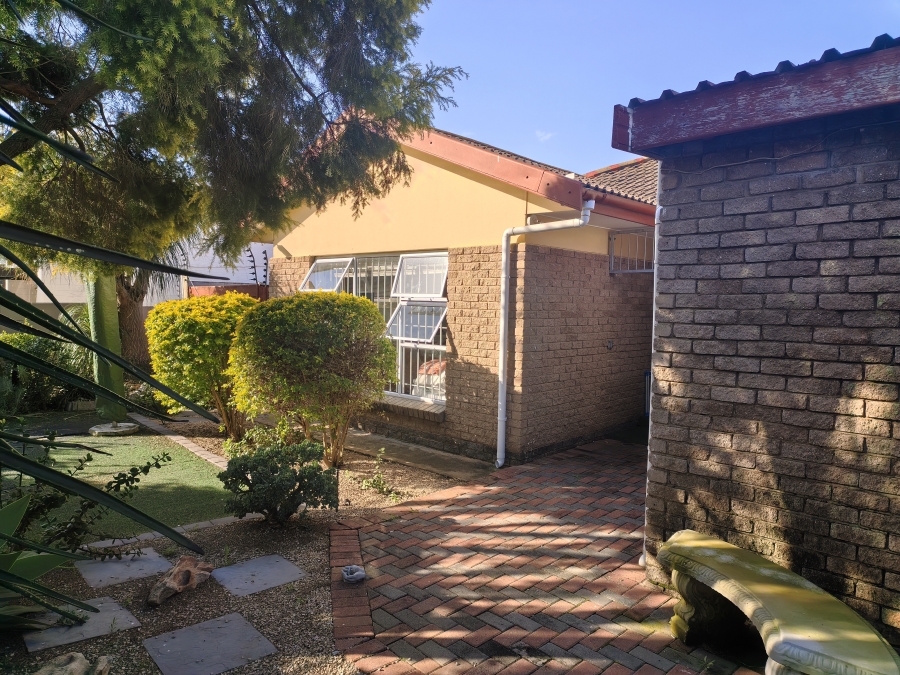 4 Bedroom Property for Sale in Azalea Park Eastern Cape